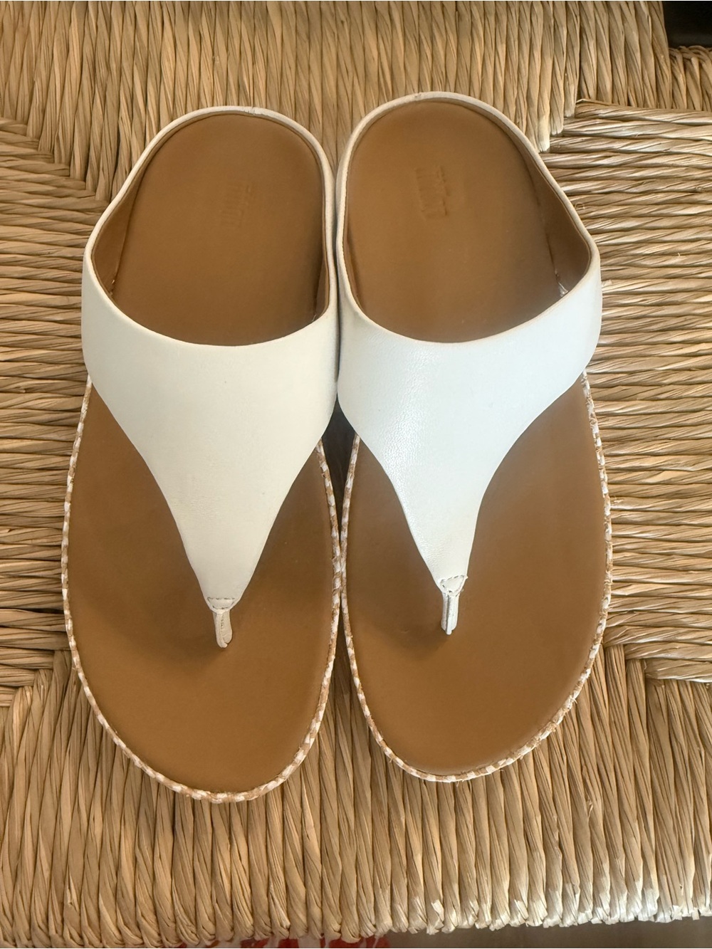FitFlop White Leather Thong Sandals with Tan Footbed